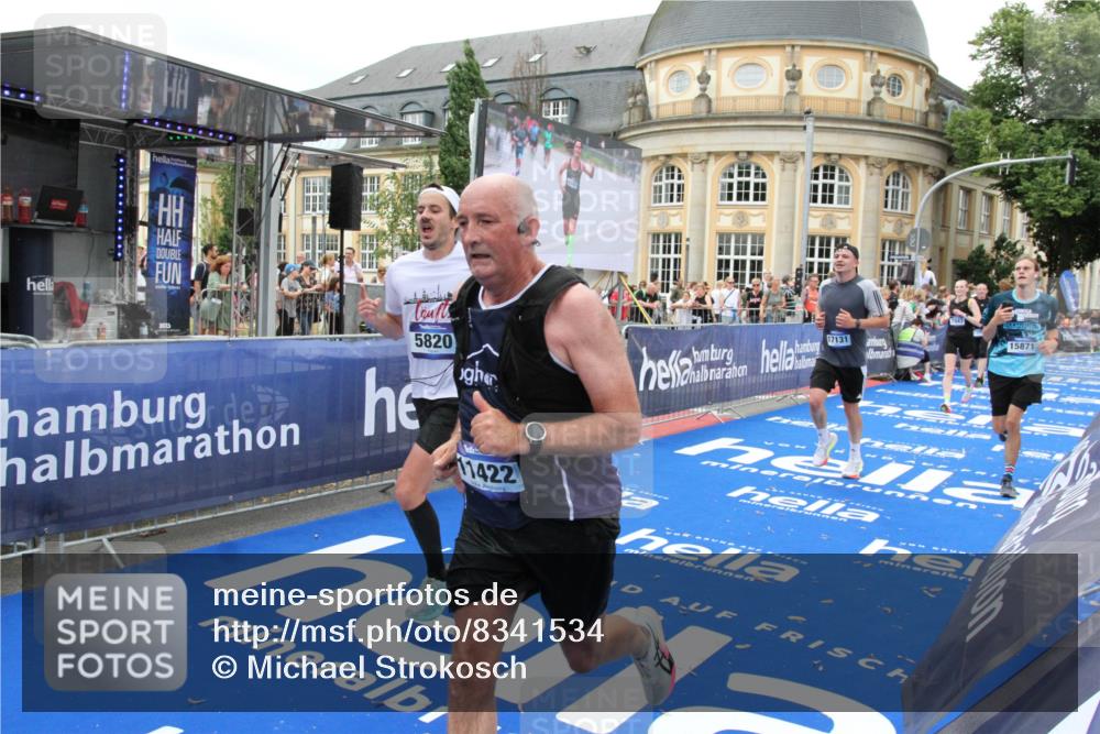 29.06.2025 - hella hamburg halbmarathon Michael Strokosch http://msf.ph/oto/8341534 29.06.2025 10:51:32 Ziel 1335, 2411, 2946, 5820, 7943, 9214, 9656, 10691, 11422, 13403, 13792, 15871, 15950, 16357, 17131 meine-sportfotos.de