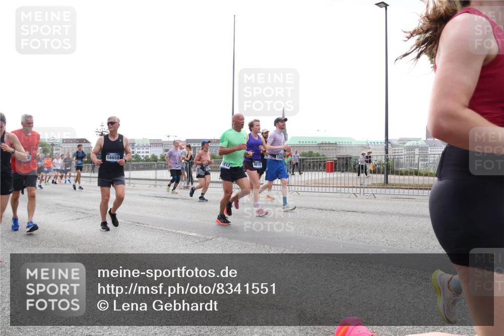 29.06.2025 - hella hamburg halbmarathon Lena Gebhardt http://msf.ph/oto/8341551 29.06.2025 10:38:16 Lombardsbrücke 16658, 8615, 71, 13442, 1196, 1394, 1457, 1578, 1596, 1721, 1742, 1791, 1799, 1901, 1966, 1985, 2113, 2151, 2498, 2786, 3010, 3094, 3095, 3242, 3246, 3286, 3338, 3635, 3636, 3716, 3777, 3841, 3880, 4139, 4155, 4159, 4414, 4883, 4921, 5085, 5089, 5139, 5155, 5300, 5617, 5684, 5713, 5735, 6199, 6200, 6362, 6697, 6751, 6930, 7117, 7118, 7165, 7244, 7371, 7552, 7561, 7629, 7692, 7696, 7868, 7914, 8985, 10836, 11087, 11543 meine-sportfotos.de