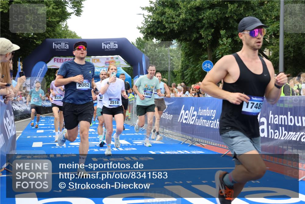 29.06.2025 - hella hamburg halbmarathon Strokosch-Dieckow http://msf.ph/oto/8341583 29.06.2025 10:53:44 Ziel 1422, 1706, 1870, 2058, 2082, 2518, 2630, 3819, 5399, 5607, 6260, 6877, 7177, 8285, 8335, 9922, 10529, 10891, 10895, 11588, 11589, 11604, 12413, 12632, 13865, 14026, 14702, 14818, 15061, 15441, 15502, 16092, 16538, 17482, 17740, 18143, 18249, 18418, 18487, 18514, 18715, 18759, 18915, 19177 meine-sportfotos.de