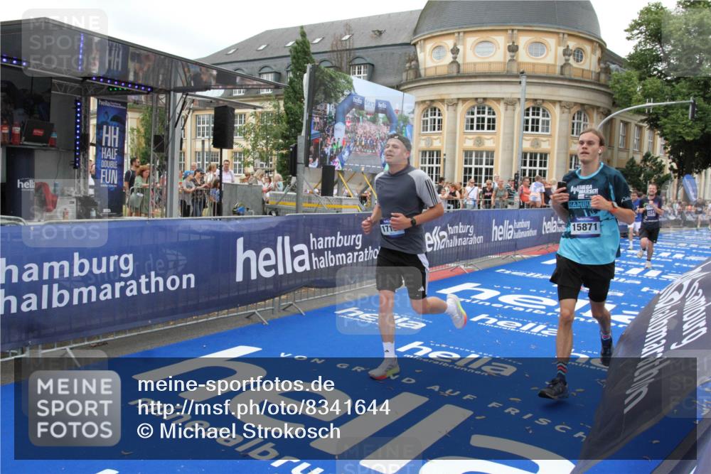 29.06.2025 - hella hamburg halbmarathon Michael Strokosch http://msf.ph/oto/8341644 29.06.2025 10:51:33 Ziel 1335, 2946, 5820, 7943, 9656, 10691, 11422, 13403, 13792, 15871, 15950, 17131 meine-sportfotos.de