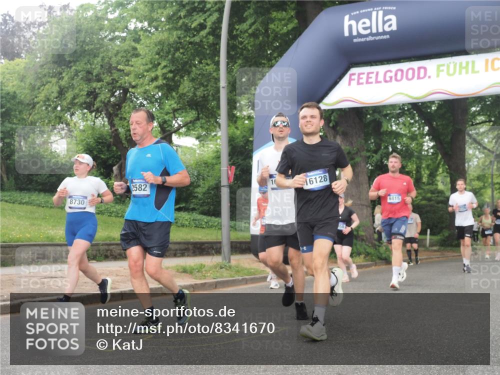 29.06.2025 - hella hamburg halbmarathon KatJ http://msf.ph/oto/8341670 29.06.2025 10:48:43 Zwischen KM18-KM19 1188, 1568, 1726, 1823, 2582, 5299, 5305, 5547, 7658, 8730 meine-sportfotos.de