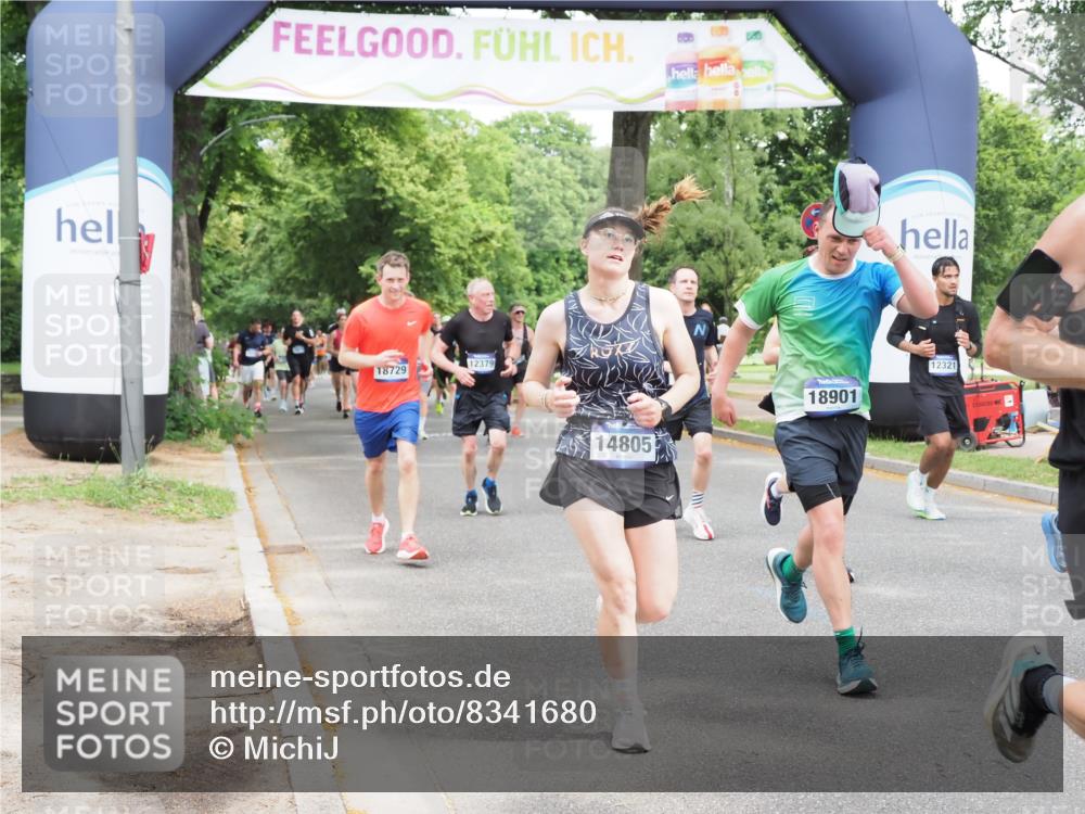 29.06.2025 - hella hamburg halbmarathon MichiJ http://msf.ph/oto/8341680 29.06.2025 10:40:11 Zwischen KM18-KM19 2208, 3715, 4065, 5378, 5638, 6481, 7896, 8273, 8587, 8651, 12135, 12321, 12379, 13032, 13211, 13289, 14805, 15643, 16320, 17198, 18729, 18901 meine-sportfotos.de