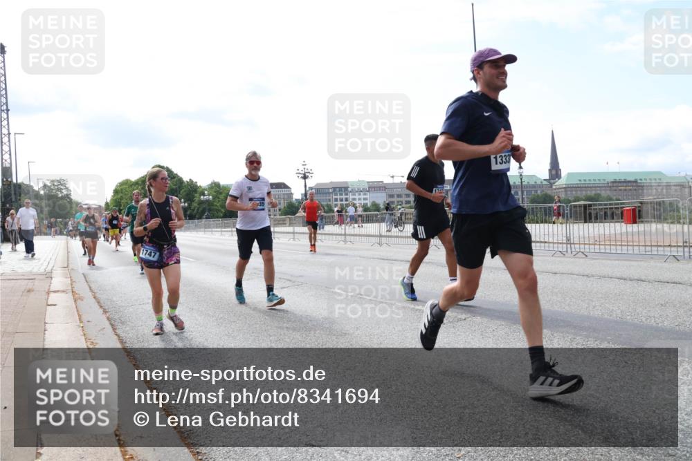 29.06.2025 - hella hamburg halbmarathon Lena Gebhardt http://msf.ph/oto/8341694 29.06.2025 10:13:27 Lombardsbrücke 1747, 1333, 1007, 1747, 1859, 2055, 2359, 2721, 2904, 2961, 2987, 3218, 3360, 3728, 3729, 4187, 4795, 4950, 5232, 5546, 5631, 6026, 6489, 6717, 6724, 7346, 7446, 7447, 7460, 7873, 7913, 8279, 8398, 8405, 8913, 9128, 9141, 9527, 9612, 9631, 10977, 12313, 12492, 12797, 12928, 12929, 13331, 13928, 14404, 15663, 15922, 16030, 16255, 16437, 16491, 17472, 17474, 17699, 17988, 18048, 18222, 18231, 18320, 18732 meine-sportfotos.de