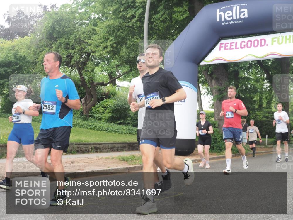 29.06.2025 - hella hamburg halbmarathon KatJ http://msf.ph/oto/8341697 29.06.2025 10:48:43 Zwischen KM18-KM19 1188, 1568, 1726, 1823, 2582, 5299, 5305, 5547, 7658, 8730 meine-sportfotos.de