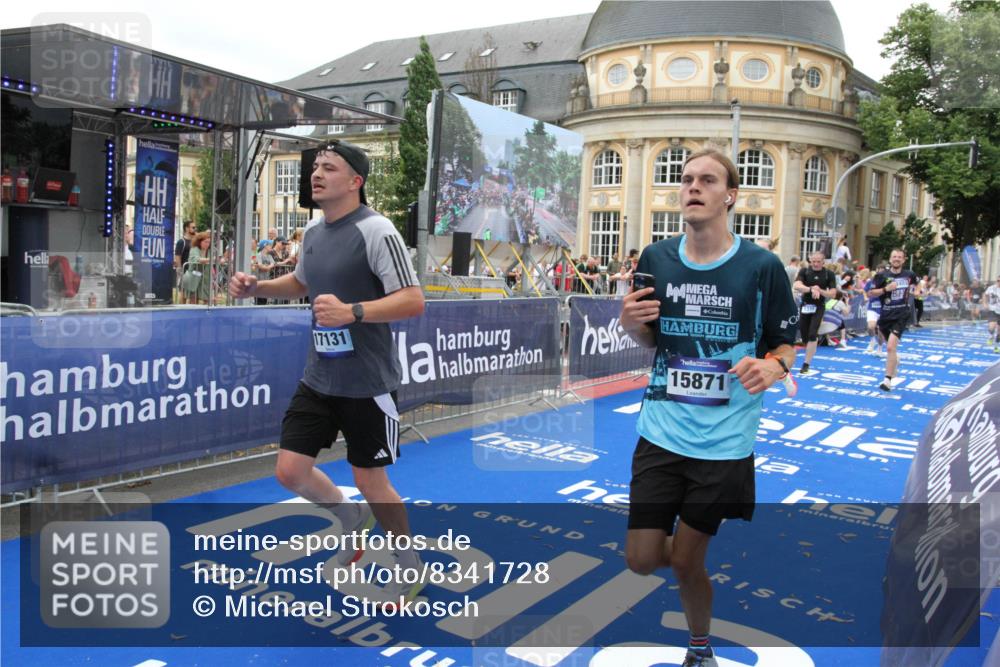 29.06.2025 - hella hamburg halbmarathon Michael Strokosch http://msf.ph/oto/8341728 29.06.2025 10:51:33 Ziel 1335, 2946, 5820, 7943, 9656, 10691, 11422, 13403, 13792, 15871, 15950, 17131 meine-sportfotos.de