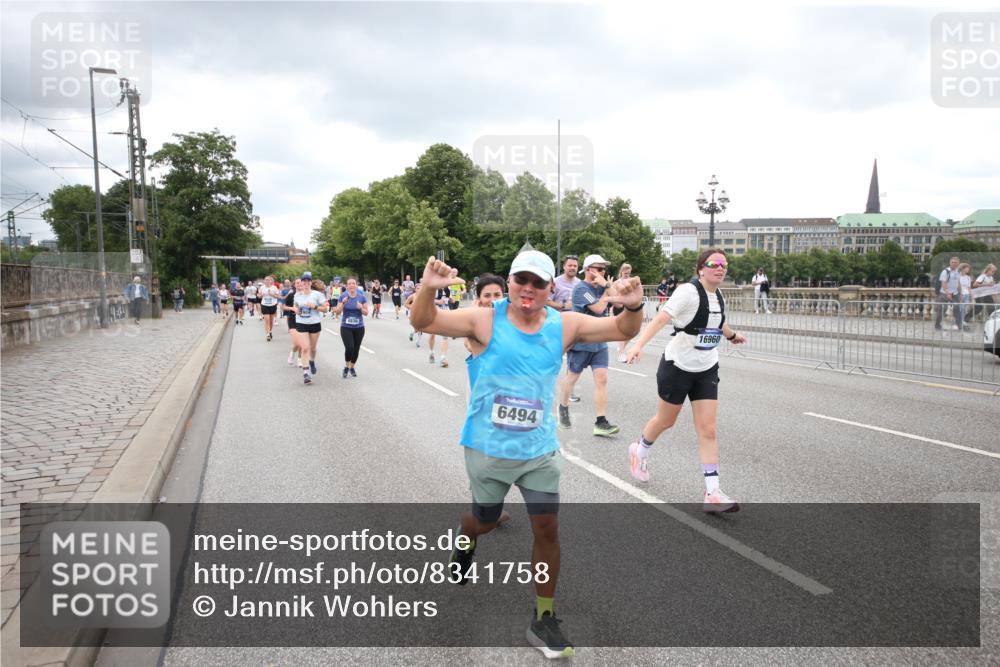 29.06.2025 - hella hamburg halbmarathon Jannik Wohlers http://msf.ph/oto/8341758 29.06.2025 10:55:42 Lombardsbrücke 1738, 1909, 2095, 2793, 3257, 3268, 4265, 4354, 4473, 4836, 5306, 5580, 5994, 6494, 6968, 7025, 7028, 7516, 7616, 8005, 8305, 8533, 9435, 9606, 9838, 10640, 10740, 10784, 10987, 11298, 11862, 11863, 12267, 12295, 12296, 12551, 13055, 13395, 13405, 13627, 14124, 14142, 14221, 14280, 14281, 14492, 15103, 15173, 15199, 15272, 15696, 15699, 15763, 16413, 16655, 16960, 17038, 17039, 17398, 18195, 18329, 18349, 19228 meine-sportfotos.de