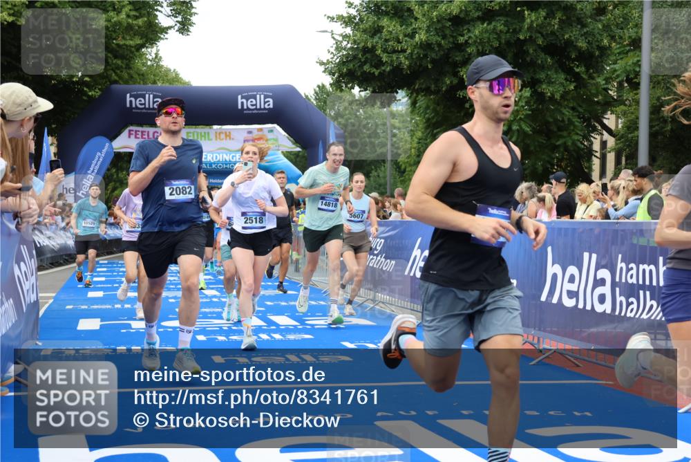 29.06.2025 - hella hamburg halbmarathon Strokosch-Dieckow http://msf.ph/oto/8341761 29.06.2025 10:53:43 Ziel 1422, 1502, 2058, 2082, 2518, 2630, 3819, 5399, 5607, 6260, 6762, 6877, 7177, 8285, 8335, 9922, 10529, 10549, 10891, 10895, 11588, 11589, 11604, 12632, 13865, 14026, 14702, 14818, 15061, 15441, 15502, 16092, 17482, 17740, 18143, 18249, 18487, 18514, 18666, 18715, 18759 meine-sportfotos.de