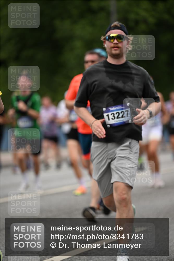 29.06.2025 - hella hamburg halbmarathon Dr. Thomas Lammeyer http://msf.ph/oto/8341783 29.06.2025 10:40:20 Kennedybrücke 1036, 1102, 1183, 1284, 1336, 1717, 2352, 2588, 3243, 3741, 3990, 4413, 4902, 4937, 5012, 5240, 5531, 6021, 6381, 6845, 6896, 7111, 7275, 7927, 8356, 8947, 9295, 10047, 10119, 10336, 10341, 10567, 11010, 11187, 11198 meine-sportfotos.de