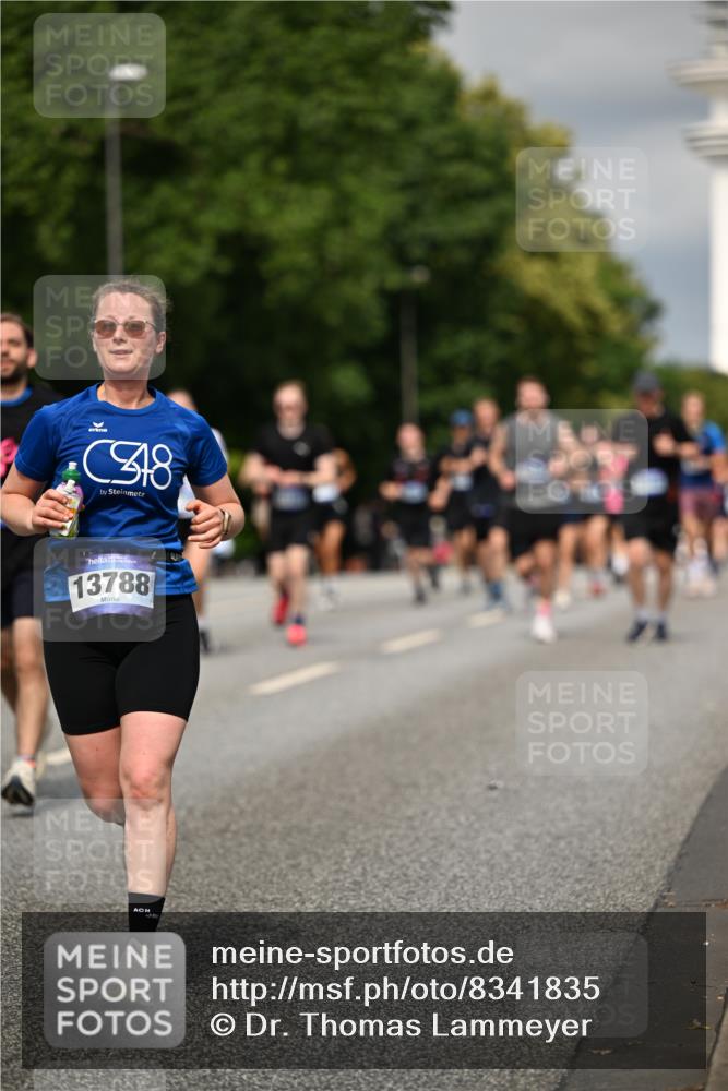 29.06.2025 - hella hamburg halbmarathon Dr. Thomas Lammeyer http://msf.ph/oto/8341835 29.06.2025 10:18:10 Kennedybrücke 1406, 2990, 3154, 3728, 3756, 3939, 4962, 5546, 5670, 5719, 6028, 6083, 6089, 7209, 7802, 7840, 7991, 8001, 8147, 8409, 9141, 9845, 10610, 11355 meine-sportfotos.de