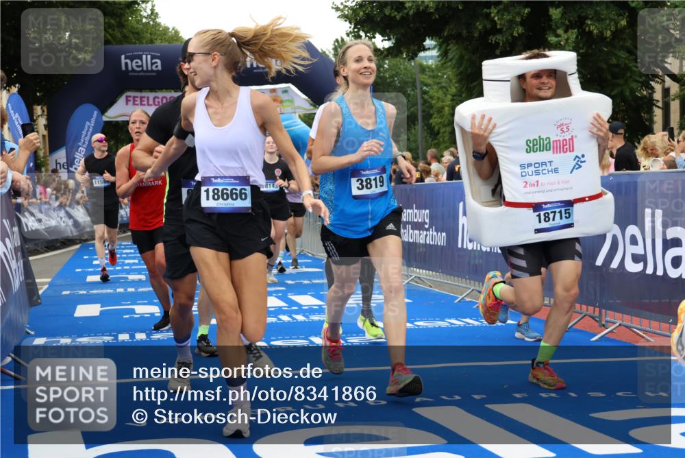29.06.2025 - hella hamburg halbmarathon Strokosch-Dieckow http://msf.ph/oto/8341866 29.06.2025 10:53:38 Ziel 1030, 1098, 1502, 1783, 2058, 2082, 2518, 2630, 3399, 3819, 5399, 6628, 6762, 6877, 8285, 8335, 10549, 10895, 11588, 11589, 11604, 12632, 13865, 14702, 14818, 15061, 15113, 15441, 15497, 15856, 16092, 17482, 18143, 18450, 18514, 18612, 18666, 18715 meine-sportfotos.de
