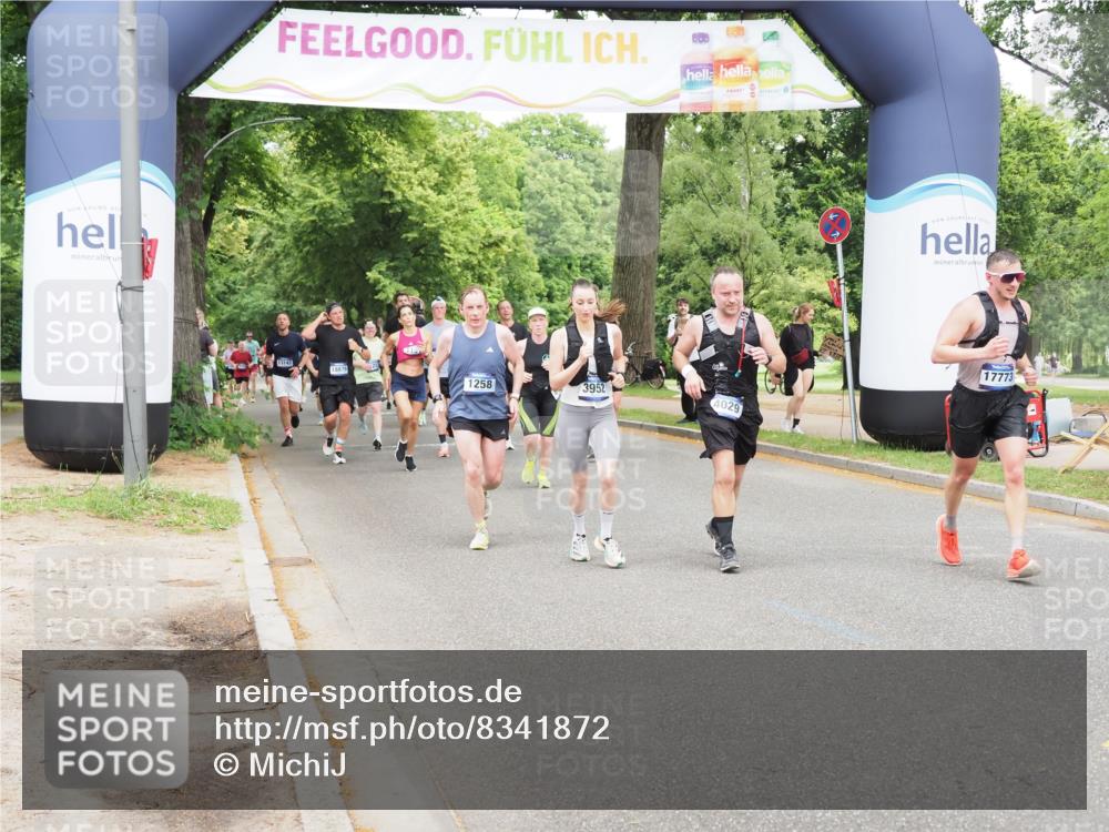 29.06.2025 - hella hamburg halbmarathon MichiJ http://msf.ph/oto/8341872 29.06.2025 10:40:15 Zwischen KM18-KM19 1151, 1258, 2208, 3715, 3952, 4029, 5378, 5638, 6481, 7896, 8273, 8651, 12321, 12379, 12875, 13032, 13211, 14805, 15643, 17198, 17773, 18729, 18901 meine-sportfotos.de
