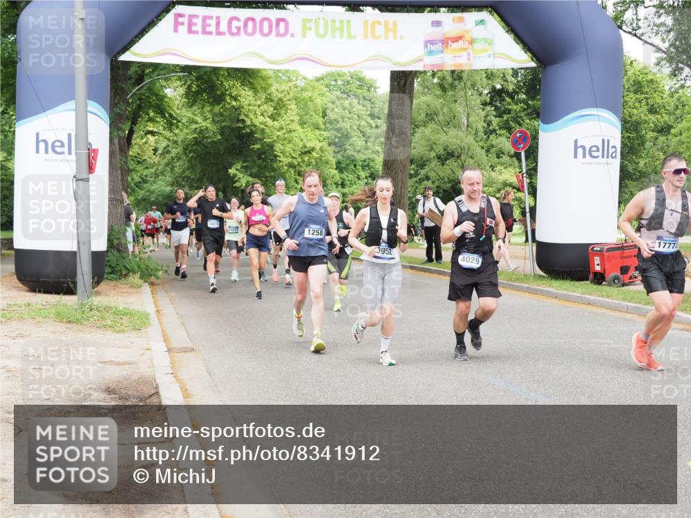 29.06.2025 - hella hamburg halbmarathon MichiJ http://msf.ph/oto/8341912 29.06.2025 10:40:15 Zwischen KM18-KM19 1151, 1258, 2208, 3715, 3952, 4029, 5378, 5638, 6481, 7896, 8273, 8651, 12321, 12379, 12875, 13032, 13211, 14805, 15643, 17198, 17773, 18729, 18901 meine-sportfotos.de