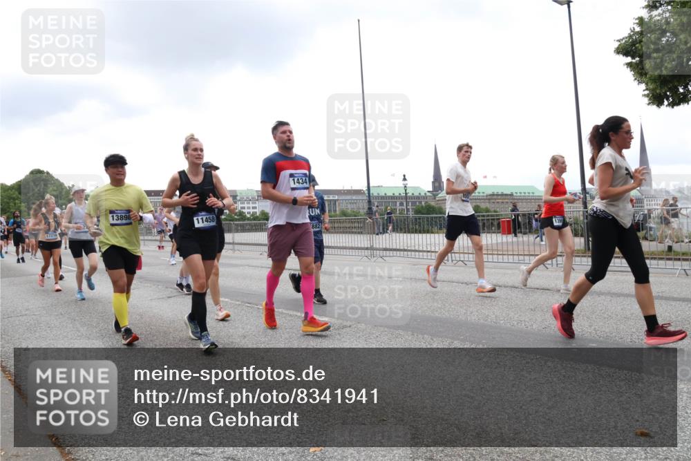 29.06.2025 - hella hamburg halbmarathon Lena Gebhardt http://msf.ph/oto/8341941 29.06.2025 10:47:44 Lombardsbrücke 13898, 17216, 11458, 1434, 882, 1045, 1246, 1392, 1434, 1463, 1523, 1618, 1639, 1704, 1926, 2148, 2163, 2197, 2407, 2491, 2545, 2704, 2790, 2882, 2994, 3049, 3339, 4037, 4325, 4423, 4806, 4856, 4895, 4974, 4975, 5621, 5622, 5886, 5895, 6255, 6256, 6995, 7240, 7403, 7427, 7630, 7631, 7916, 7970, 8077, 8105, 8270, 8310, 8550, 8774, 8915, 8953, 9018, 9356, 9687, 9696, 9697, 10658, 10777, 10991, 11351, 11458, 11730, 11738, 11802, 11909, 12431 meine-sportfotos.de