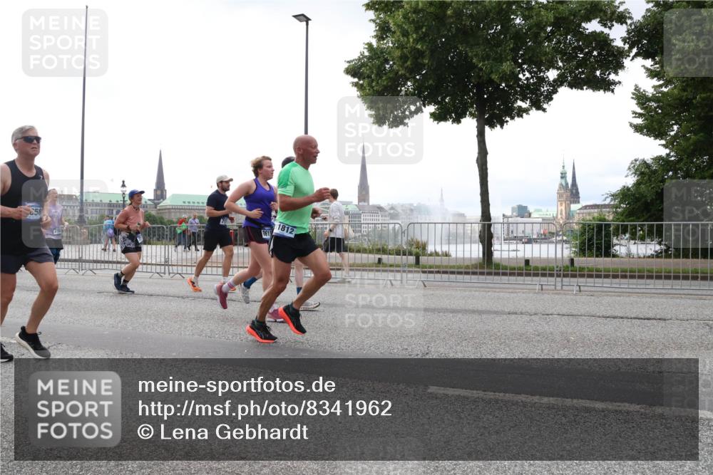 29.06.2025 - hella hamburg halbmarathon Lena Gebhardt http://msf.ph/oto/8341962 29.06.2025 10:38:17 Lombardsbrücke 58, 11812, 1196, 1394, 1457, 1578, 1596, 1721, 1742, 1791, 1799, 1901, 1966, 1985, 2113, 2151, 2498, 2786, 3010, 3094, 3095, 3216, 3242, 3246, 3286, 3338, 3635, 3636, 3716, 3777, 3841, 3880, 4139, 4155, 4159, 4414, 4883, 4921, 5085, 5089, 5139, 5155, 5300, 5617, 5684, 5713, 5735, 6199, 6200, 6362, 6697, 6751, 6930, 7117, 7118, 7165, 7244, 7371, 7552, 7561, 7629, 7692, 7696, 7868, 7914, 8985, 10836, 11087, 11543 meine-sportfotos.de