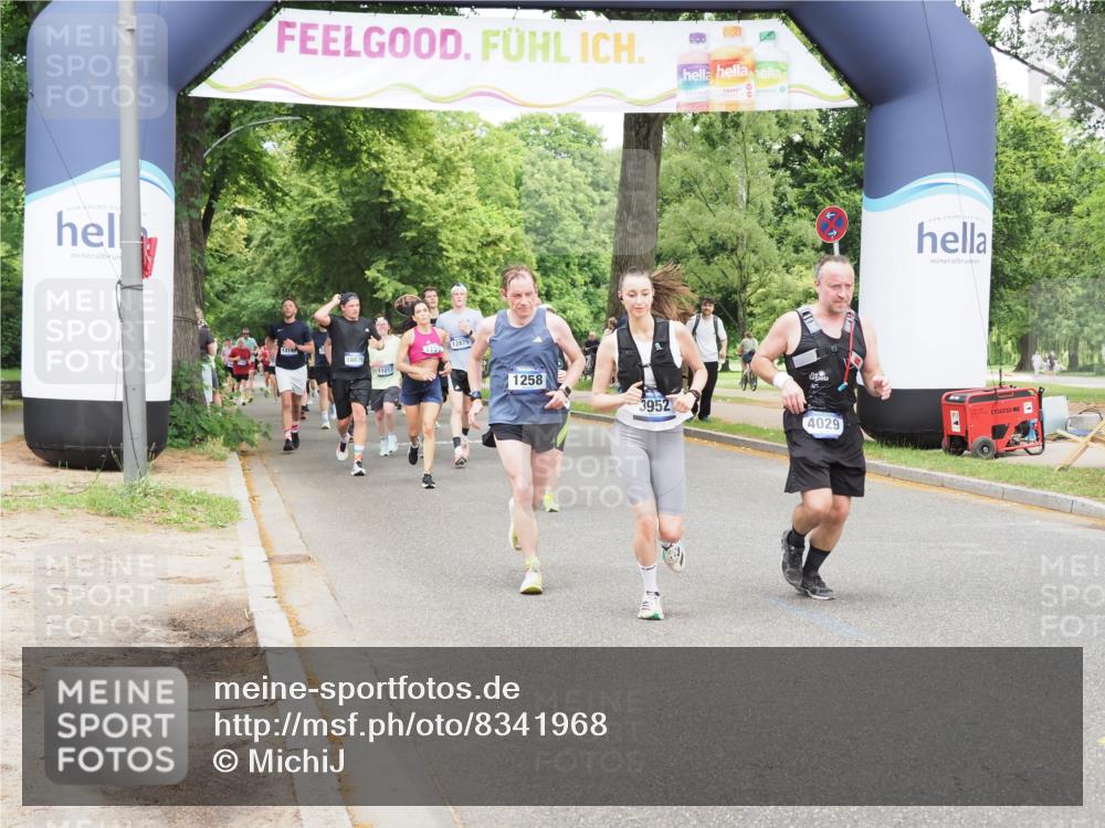 29.06.2025 - hella hamburg halbmarathon MichiJ http://msf.ph/oto/8341968 29.06.2025 10:40:15 Zwischen KM18-KM19 1151, 1258, 2208, 3715, 3952, 4029, 5378, 5638, 6481, 7896, 8273, 8651, 12321, 12379, 12875, 13032, 13211, 14805, 15643, 17198, 17773, 18729, 18901 meine-sportfotos.de