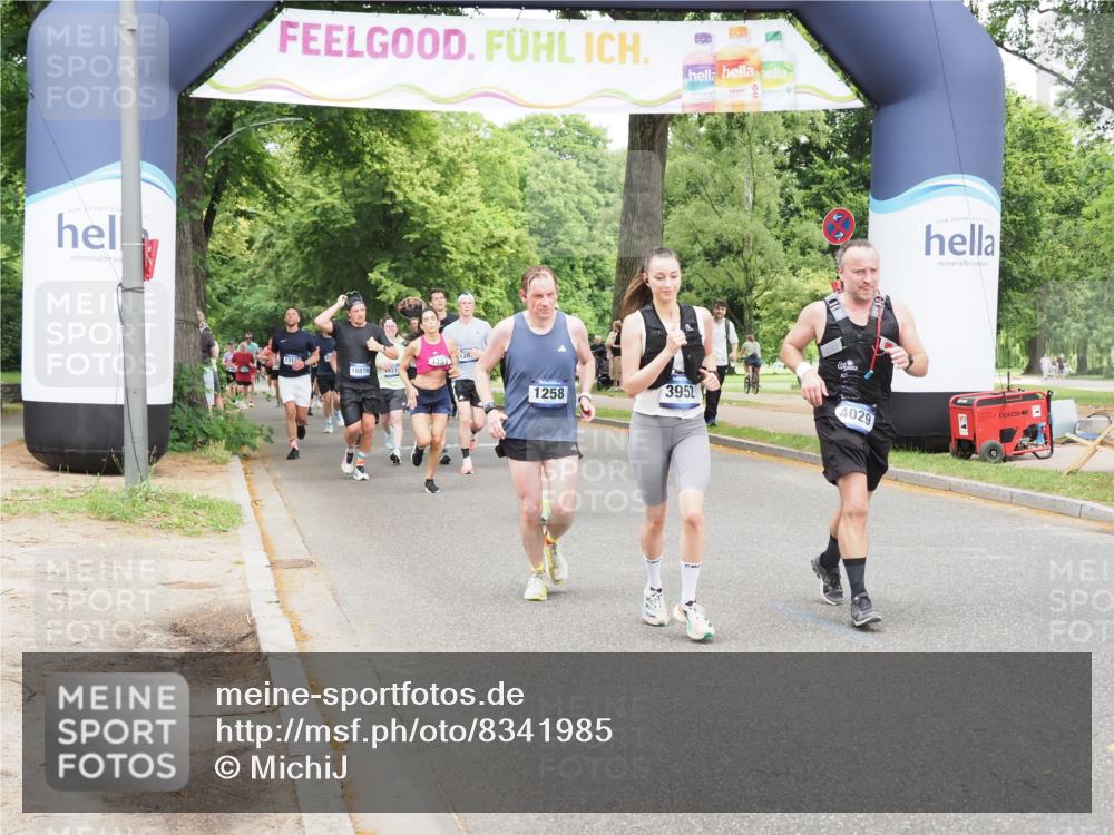 29.06.2025 - hella hamburg halbmarathon MichiJ http://msf.ph/oto/8341985 29.06.2025 10:40:15 Zwischen KM18-KM19 1151, 1258, 2208, 3715, 3952, 4029, 5378, 5638, 6481, 7896, 8273, 8651, 12321, 12379, 12875, 13032, 13211, 14805, 15643, 17198, 17773, 18729, 18901 meine-sportfotos.de
