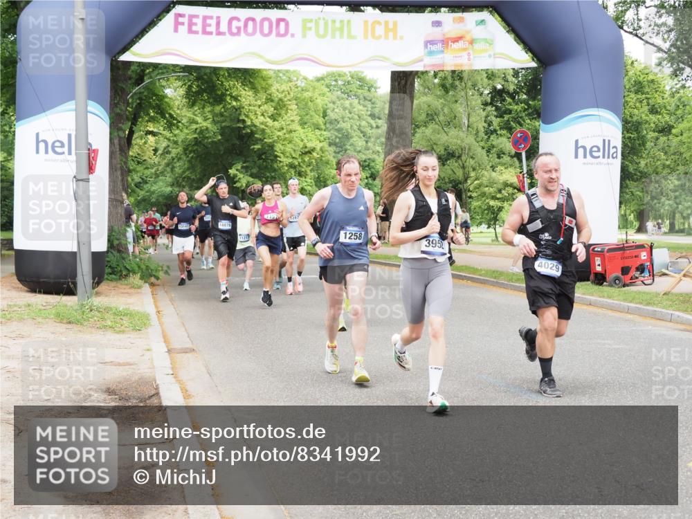 29.06.2025 - hella hamburg halbmarathon MichiJ http://msf.ph/oto/8341992 29.06.2025 10:40:15 Zwischen KM18-KM19 1151, 1258, 2208, 3715, 3952, 4029, 5378, 5638, 6481, 7896, 8273, 8651, 12321, 12379, 12875, 13032, 13211, 14805, 15643, 17198, 17773, 18729, 18901 meine-sportfotos.de
