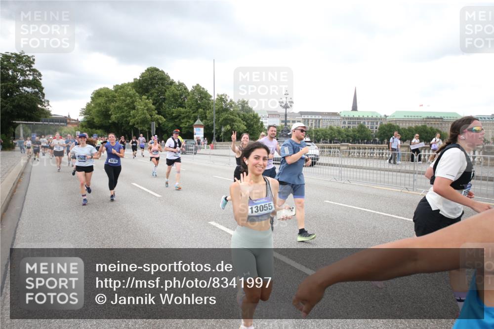 29.06.2025 - hella hamburg halbmarathon Jannik Wohlers http://msf.ph/oto/8341997 29.06.2025 10:55:43 Lombardsbrücke 1738, 1909, 2095, 2793, 3257, 3268, 4083, 4354, 4473, 4836, 5306, 5580, 5994, 6494, 6968, 7025, 7028, 7516, 7616, 8005, 8305, 9435, 9606, 9838, 10640, 10740, 10784, 10987, 11298, 11862, 11863, 12267, 12295, 12296, 12551, 13055, 13395, 13405, 13627, 14142, 14221, 14280, 14281, 15103, 15173, 15199, 15272, 15696, 15699, 16413, 16655, 16960, 17038, 17039, 17398, 18329, 18349, 19228 meine-sportfotos.de