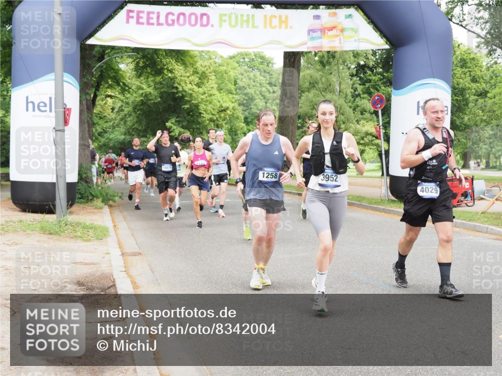 29.06.2025 - hella hamburg halbmarathon MichiJ http://msf.ph/oto/8342004 29.06.2025 10:40:16 Zwischen KM18-KM19 1151, 1258, 2208, 3952, 4029, 5378, 5907, 6481, 7896, 8273, 11217, 12321, 12379, 12875, 13032, 14791, 14805, 15446, 15643, 17773, 18729, 18901 meine-sportfotos.de
