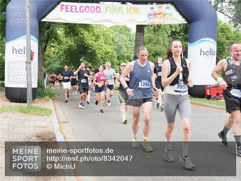 29.06.2025 - hella hamburg halbmarathon MichiJ http://msf.ph/oto/8342047 29.06.2025 10:40:16 Zwischen KM18-KM19 1151, 1258, 2208, 3952, 4029, 5378, 5907, 6481, 7896, 8273, 11217, 12321, 12379, 12875, 13032, 14791, 14805, 15446, 15643, 17773, 18729, 18901 meine-sportfotos.de
