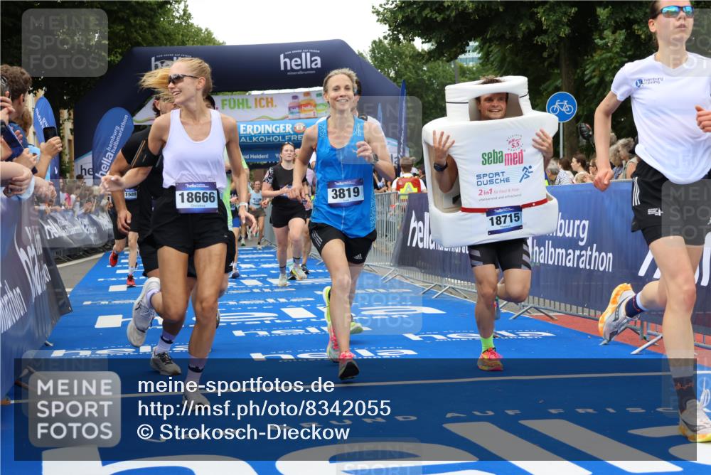 29.06.2025 - hella hamburg halbmarathon Strokosch-Dieckow http://msf.ph/oto/8342055 29.06.2025 10:53:37 Ziel 1030, 1061, 1098, 1499, 1502, 1783, 2058, 2070, 2082, 2518, 2630, 3399, 3819, 5399, 6628, 6762, 8335, 10549, 10895, 11588, 11589, 11604, 12632, 13865, 14702, 14818, 15061, 15113, 15441, 15497, 15856, 16092, 17482, 18143, 18450, 18514, 18612, 18666, 18715 meine-sportfotos.de