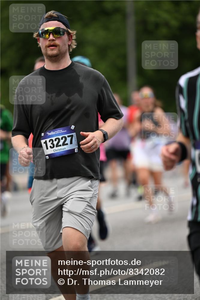29.06.2025 - hella hamburg halbmarathon Dr. Thomas Lammeyer http://msf.ph/oto/8342082 29.06.2025 10:40:21 Kennedybrücke 1036, 1102, 1183, 1284, 1336, 1717, 2352, 2588, 3243, 3741, 3990, 4902, 4937, 5012, 5240, 5246, 5531, 6021, 6381, 6845, 6896, 7111, 7275, 7927, 8356, 8947, 9295, 10047, 10119, 10336, 10341, 10567, 11010, 11187, 11198 meine-sportfotos.de