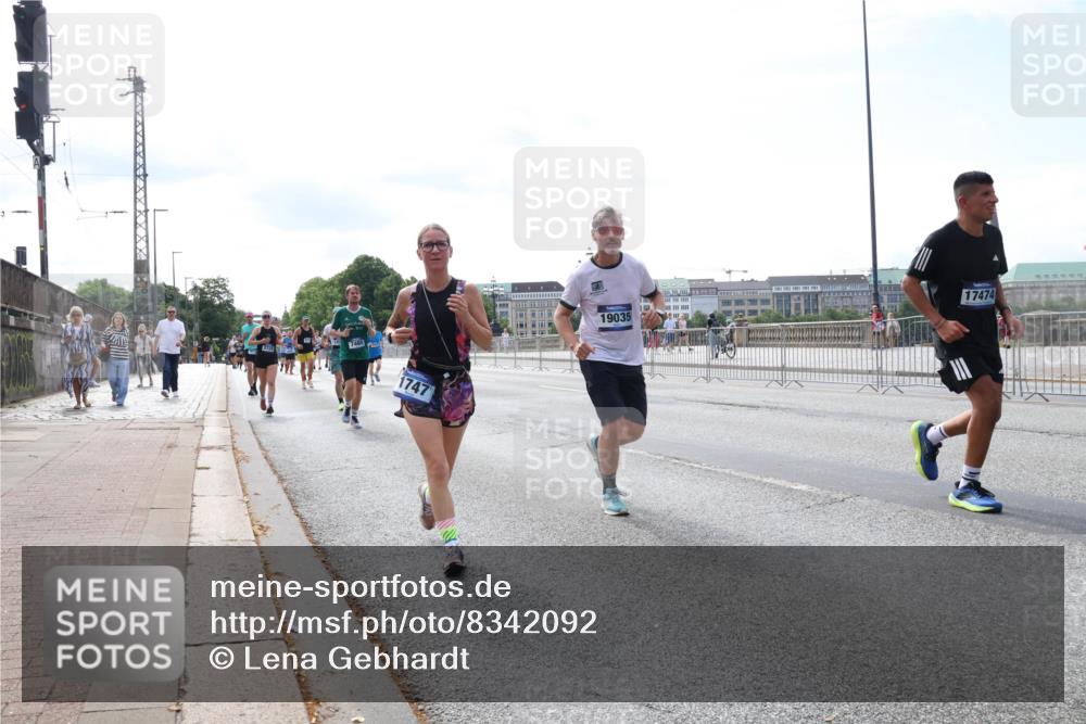 29.06.2025 - hella hamburg halbmarathon Lena Gebhardt http://msf.ph/oto/8342092 29.06.2025 10:13:28 Lombardsbrücke 7460, 1747, 19035, 17474, 1007, 1747, 1859, 2055, 2359, 2721, 2904, 2961, 2987, 3218, 3360, 3728, 3729, 4187, 4795, 4950, 5232, 5546, 5631, 6026, 6489, 6717, 6724, 7346, 7446, 7447, 7460, 7873, 7913, 8279, 8398, 8405, 8913, 9128, 9141, 9527, 9612, 9631, 10977, 12313, 12492, 12797, 12928, 12929, 13331, 13928, 15663, 15922, 16030, 16255, 16437, 16491, 17472, 17474, 17699, 17988, 18048, 18222, 18231, 18320, 18732 meine-sportfotos.de