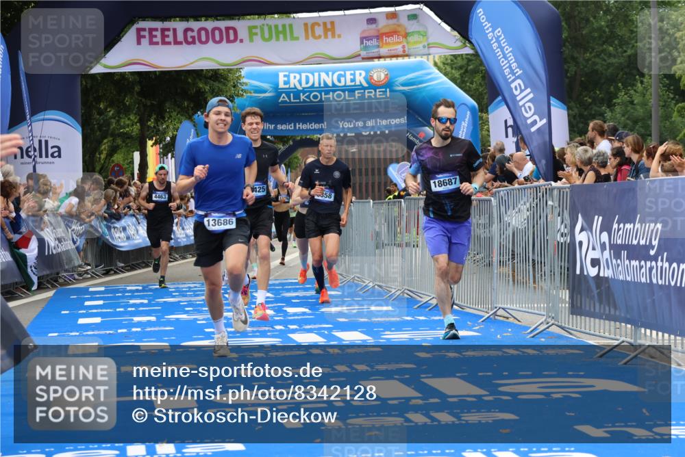 29.06.2025 - hella hamburg halbmarathon Strokosch-Dieckow http://msf.ph/oto/8342128 29.06.2025 10:32:48 Ziel 4463, 4749, 6358, 7965, 8062, 10453, 12290, 12987, 13686, 14028, 15054, 16425, 17117, 17151, 18687, 19059 meine-sportfotos.de