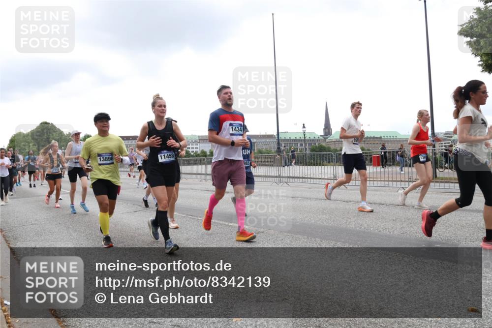 29.06.2025 - hella hamburg halbmarathon Lena Gebhardt http://msf.ph/oto/8342139 29.06.2025 10:47:44 Lombardsbrücke 13898, 17216, 11458, 1434, 382, 1045, 1246, 1392, 1434, 1463, 1523, 1618, 1639, 1704, 1926, 2148, 2163, 2197, 2407, 2491, 2545, 2704, 2790, 2882, 2994, 3049, 3339, 4037, 4325, 4423, 4806, 4856, 4895, 4974, 4975, 5621, 5622, 5886, 5895, 6255, 6256, 6995, 7240, 7403, 7427, 7630, 7631, 7916, 7970, 8077, 8105, 8270, 8310, 8550, 8774, 8915, 8953, 9018, 9356, 9687, 9696, 9697, 10658, 10777, 10991, 11351, 11458, 11730, 11738, 11802, 11909, 12431 meine-sportfotos.de