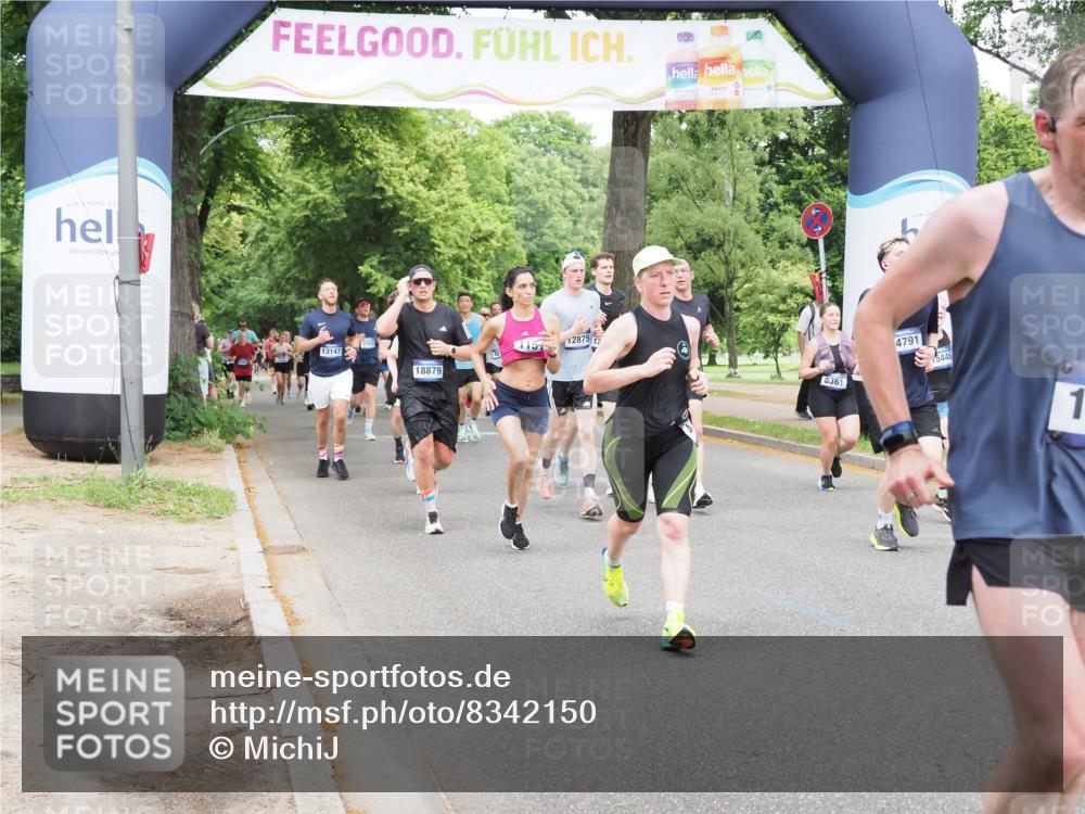 29.06.2025 - hella hamburg halbmarathon MichiJ http://msf.ph/oto/8342150 29.06.2025 10:40:17 Zwischen KM18-KM19 1151, 1258, 2208, 3952, 4029, 5378, 5907, 6481, 7896, 8361, 11217, 12321, 12379, 12875, 14791, 14805, 15446, 15643, 17773, 18729 meine-sportfotos.de