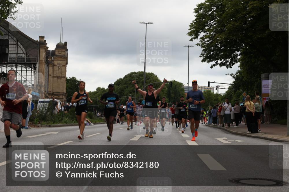 29.06.2025 - hella hamburg halbmarathon Yannick Fuchs http://msf.ph/oto/8342180 29.06.2025 10:52:15 20KM 1319, 1595, 1833, 2250, 2488, 2619, 2656, 2840, 2996, 3251, 3859, 4319, 4502, 4550, 4708, 4767, 5277, 5341, 5675, 5926, 6104, 6138, 6147, 6592, 7082, 7189, 7856, 8089, 8322, 8585, 9230, 9316, 10020, 10319, 10518, 10703, 10788, 11394, 11605, 11645, 11846, 12378, 12495, 12585, 12734, 12879, 13287, 13512, 13694, 13816, 13880, 14266, 14673, 15197, 15434, 15527, 16189, 16531, 17405, 17531, 17827, 18180, 18492, 18587, 18727, 18985 meine-sportfotos.de