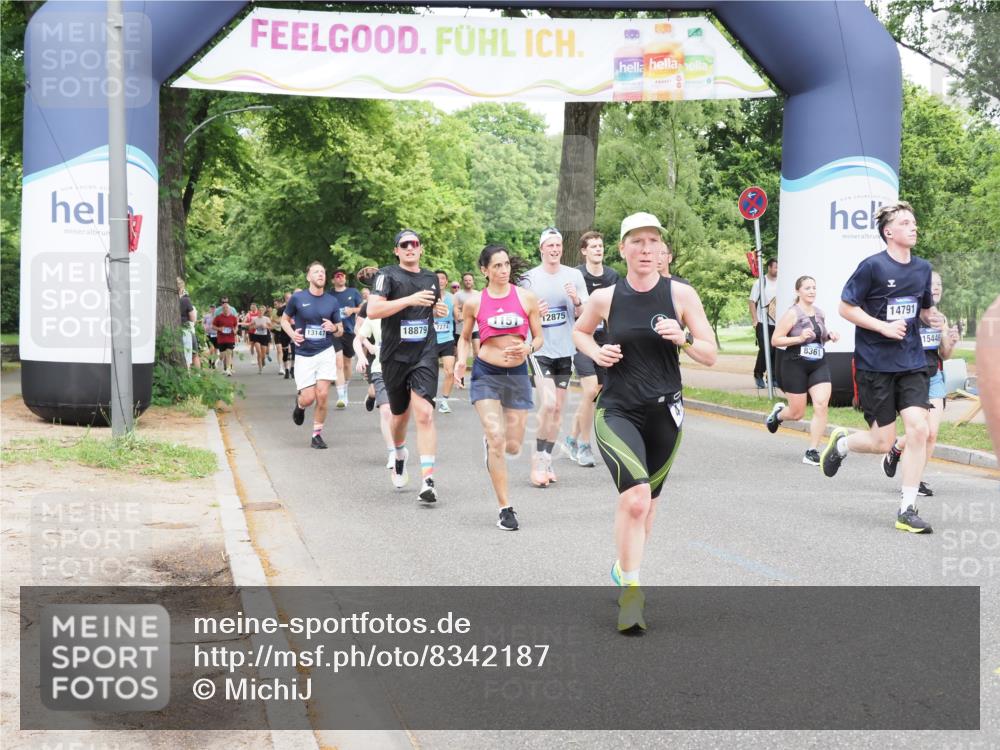 29.06.2025 - hella hamburg halbmarathon MichiJ http://msf.ph/oto/8342187 29.06.2025 10:40:17 Zwischen KM18-KM19 1151, 1258, 2208, 3952, 4029, 5378, 5907, 6481, 7896, 8361, 11217, 12321, 12379, 12875, 14791, 14805, 15446, 15643, 17773, 18729 meine-sportfotos.de