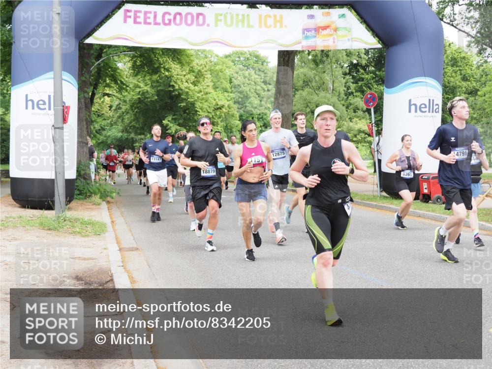 29.06.2025 - hella hamburg halbmarathon MichiJ http://msf.ph/oto/8342205 29.06.2025 10:40:17 Zwischen KM18-KM19 1151, 1258, 2208, 3952, 4029, 5378, 5907, 6481, 7896, 8361, 11217, 12321, 12379, 12875, 14791, 14805, 15446, 15643, 17773, 18729 meine-sportfotos.de