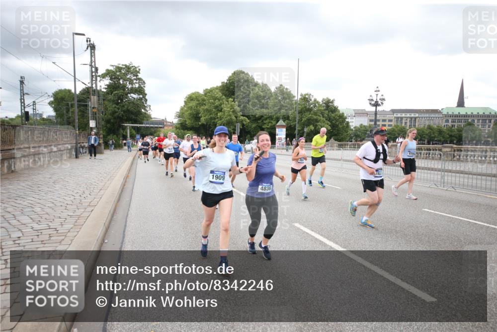 29.06.2025 - hella hamburg halbmarathon Jannik Wohlers http://msf.ph/oto/8342246 29.06.2025 10:55:45 Lombardsbrücke 1738, 1909, 2095, 2793, 3257, 3268, 4083, 4354, 4473, 4836, 5306, 5580, 5994, 6494, 6968, 7025, 7028, 7516, 7616, 8005, 8305, 8517, 9435, 9606, 9838, 10640, 10740, 10784, 10987, 11298, 11862, 11863, 12267, 12295, 12296, 12551, 13055, 13395, 13405, 13627, 13965, 14142, 14221, 14280, 14281, 15103, 15173, 15199, 15272, 15696, 15699, 16413, 16655, 16960, 17398, 17649, 17673, 18329, 18349, 19228 meine-sportfotos.de