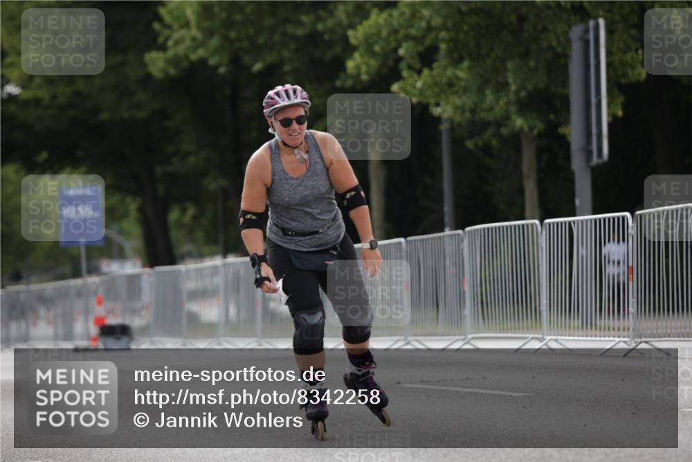 29.06.2025 - hella hamburg halbmarathon Jannik Wohlers http://msf.ph/oto/8342258 29.06.2025 09:02:24 Lombardsbrücke  meine-sportfotos.de