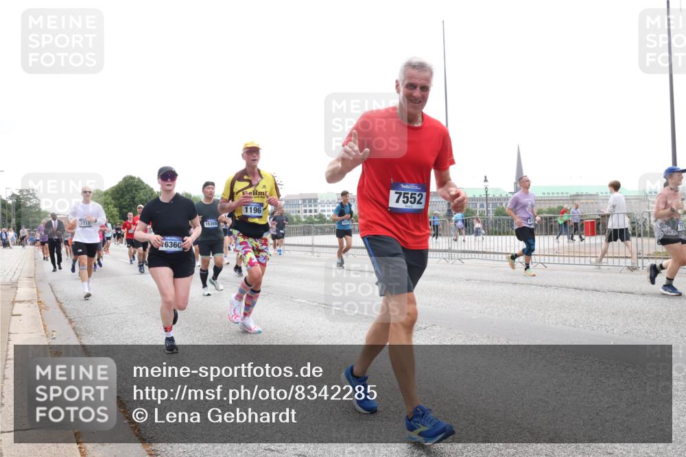 29.06.2025 - hella hamburg halbmarathon Lena Gebhardt http://msf.ph/oto/8342285 29.06.2025 10:38:18 Lombardsbrücke 3716, 6360, 15355, 1196, 7552, 1196, 1394, 1457, 1578, 1596, 1721, 1742, 1791, 1799, 1901, 1966, 1985, 2113, 2151, 2498, 2786, 3010, 3094, 3095, 3216, 3242, 3246, 3286, 3338, 3635, 3636, 3716, 3777, 3841, 3880, 4139, 4155, 4159, 4414, 4883, 4921, 5085, 5089, 5139, 5155, 5300, 5617, 5684, 5713, 5735, 6199, 6200, 6362, 6697, 6751, 6930, 7117, 7118, 7148, 7165, 7244, 7371, 7552, 7561, 7629, 7692, 7696, 7868, 7914, 8985, 10836, 11087, 11543 meine-sportfotos.de