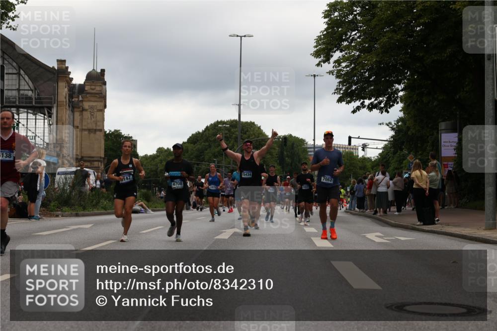 29.06.2025 - hella hamburg halbmarathon Yannick Fuchs http://msf.ph/oto/8342310 29.06.2025 10:52:15 20KM 1319, 1595, 1833, 2250, 2488, 2619, 2656, 2840, 2996, 3251, 3859, 4319, 4502, 4550, 4708, 4767, 5277, 5341, 5675, 5926, 6104, 6138, 6147, 6592, 7082, 7189, 7856, 8089, 8322, 8585, 9230, 9316, 10020, 10319, 10518, 10703, 10788, 11394, 11605, 11645, 11846, 12378, 12495, 12585, 12734, 12879, 13287, 13512, 13694, 13816, 13880, 14266, 14673, 15197, 15434, 15527, 16189, 16531, 17405, 17531, 17827, 18180, 18492, 18587, 18727, 18985 meine-sportfotos.de