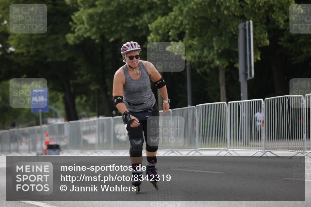 29.06.2025 - hella hamburg halbmarathon Jannik Wohlers http://msf.ph/oto/8342319 29.06.2025 09:02:24 Lombardsbrücke  meine-sportfotos.de