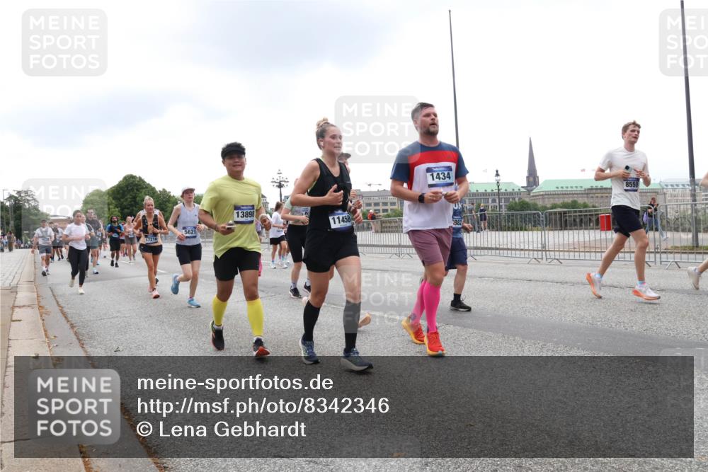 29.06.2025 - hella hamburg halbmarathon Lena Gebhardt http://msf.ph/oto/8342346 29.06.2025 10:47:45 Lombardsbrücke 1434, 13898, 11458, 5621, 882, 17216, 8550, 1045, 1246, 1392, 1434, 1463, 1523, 1618, 1639, 1704, 1926, 2148, 2163, 2197, 2407, 2491, 2545, 2704, 2790, 2882, 2994, 3049, 3339, 4037, 4325, 4423, 4806, 4856, 4895, 4974, 4975, 5621, 5622, 5886, 5895, 6255, 6256, 6995, 7240, 7403, 7427, 7630, 7631, 7916, 7970, 8077, 8105, 8270, 8310, 8550, 8774, 8915, 8953, 9018, 9356, 9687, 9696, 9697, 10658, 10777, 10794, 10991, 11351, 11458, 11730, 11738, 11802, 11909, 12431 meine-sportfotos.de