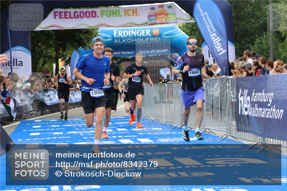 29.06.2025 - hella hamburg halbmarathon Strokosch-Dieckow http://msf.ph/oto/8342379 29.06.2025 10:32:49 Ziel 4463, 4749, 6358, 7965, 8062, 10453, 12290, 13686, 14028, 15054, 16425, 17151, 18687, 19059 meine-sportfotos.de