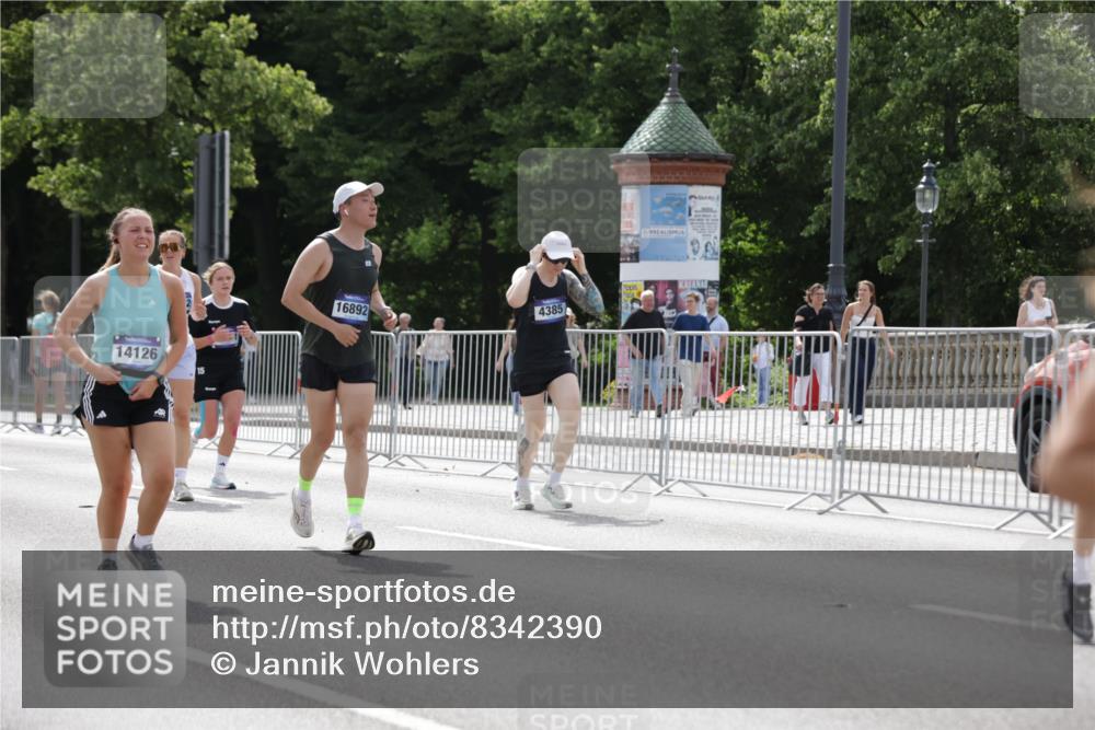 29.06.2025 - hella hamburg halbmarathon Jannik Wohlers http://msf.ph/oto/8342390 29.06.2025 10:42:21 Lombardsbrücke 1656, 1964, 1994, 2401, 2509, 2538, 2940, 2941, 3283, 3378, 3874, 4092, 4105, 4334, 4385, 4778, 5417, 6120, 6764, 7513, 8161, 8529, 10008, 10454, 10697, 11142, 11710, 12151, 12441, 13070, 13241, 13776, 14084, 14126, 14170, 14422, 14556, 14694, 15168, 15190, 15219, 15221, 15820, 15977, 16612, 16892 meine-sportfotos.de