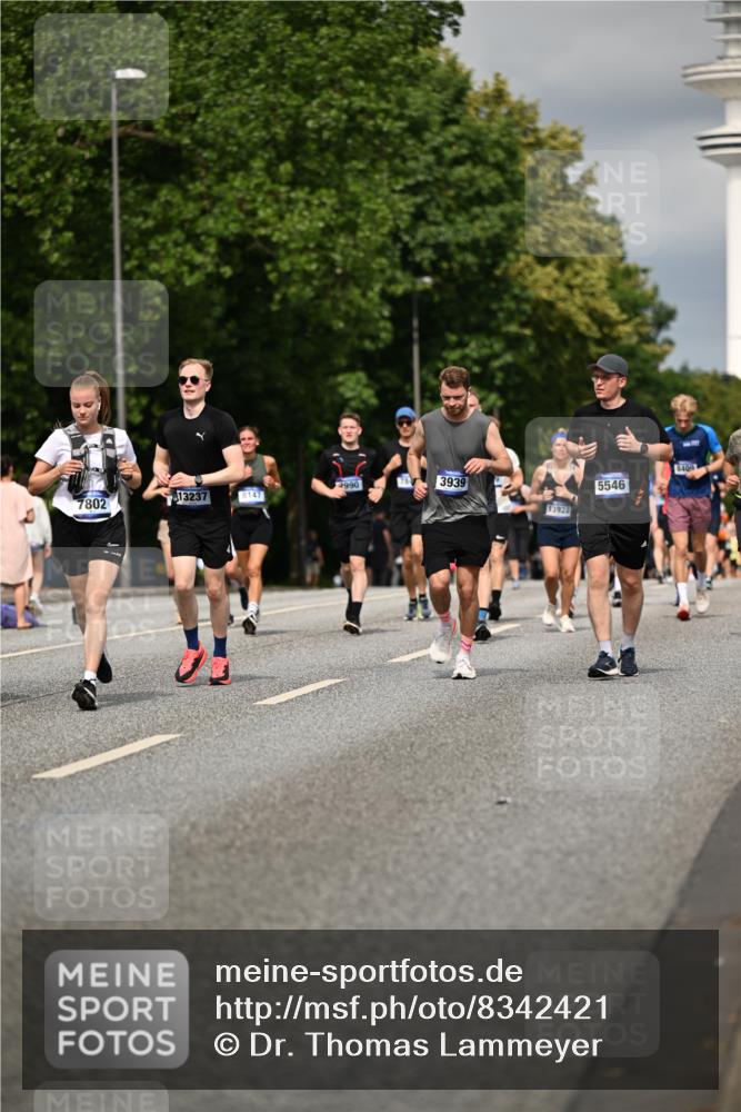29.06.2025 - hella hamburg halbmarathon Dr. Thomas Lammeyer http://msf.ph/oto/8342421 29.06.2025 10:18:12 Kennedybrücke 1406, 2990, 3020, 3154, 3728, 3756, 3939, 5546, 5670, 6028, 6083, 6089, 7209, 7802, 7840, 7991, 8001, 8147, 8409, 9141, 9845, 10610, 11355 meine-sportfotos.de
