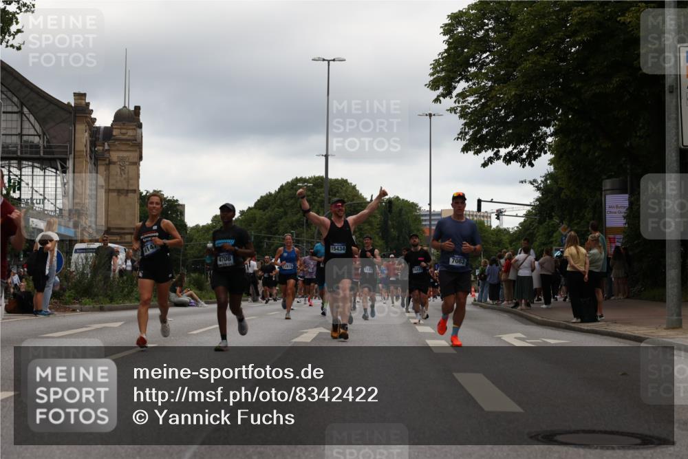 29.06.2025 - hella hamburg halbmarathon Yannick Fuchs http://msf.ph/oto/8342422 29.06.2025 10:52:15 20KM 1319, 1595, 1833, 2250, 2488, 2619, 2656, 2840, 2996, 3251, 3859, 4319, 4502, 4550, 4708, 4767, 5277, 5341, 5675, 5926, 6104, 6138, 6147, 6592, 7082, 7189, 7856, 8089, 8322, 8585, 9230, 9316, 10020, 10319, 10518, 10703, 10788, 11394, 11605, 11645, 11846, 12378, 12495, 12585, 12734, 12879, 13287, 13512, 13694, 13816, 13880, 14266, 14673, 15197, 15434, 15527, 16189, 16531, 17405, 17531, 17827, 18180, 18492, 18587, 18727, 18985 meine-sportfotos.de