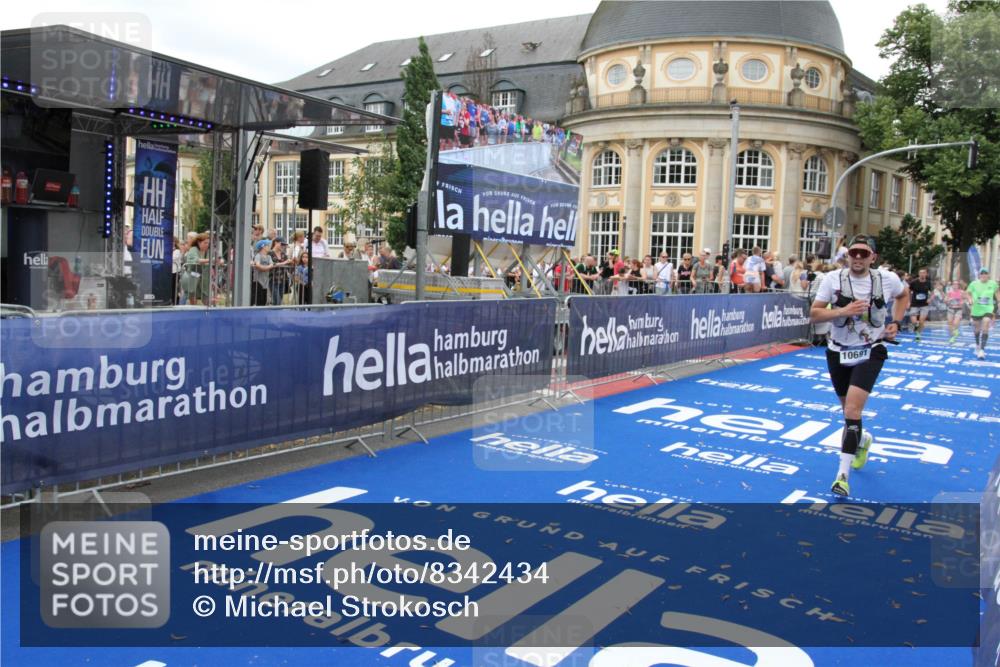 29.06.2025 - hella hamburg halbmarathon Michael Strokosch http://msf.ph/oto/8342434 29.06.2025 10:51:38 Ziel 1335, 5008, 10691, 13327, 13403, 14012, 19007, 19020 meine-sportfotos.de