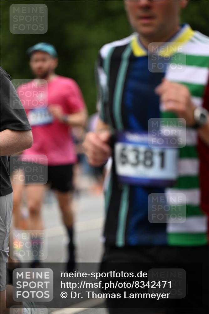 29.06.2025 - hella hamburg halbmarathon Dr. Thomas Lammeyer http://msf.ph/oto/8342471 29.06.2025 10:40:21 Kennedybrücke 1036, 1102, 1183, 1284, 1336, 1717, 2352, 2588, 3243, 3741, 3990, 4902, 4937, 5012, 5240, 5246, 5531, 6021, 6381, 6845, 6896, 7111, 7275, 7927, 8356, 8947, 9295, 10047, 10119, 10336, 10341, 10567, 11010, 11187, 11198 meine-sportfotos.de