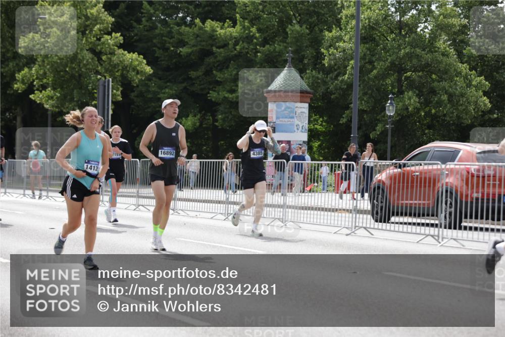 29.06.2025 - hella hamburg halbmarathon Jannik Wohlers http://msf.ph/oto/8342481 29.06.2025 10:42:21 Lombardsbrücke 1656, 1964, 1994, 2401, 2509, 2538, 2940, 2941, 3283, 3378, 3874, 4092, 4105, 4334, 4385, 4778, 5417, 6120, 6764, 7513, 8161, 8529, 10008, 10454, 10697, 11142, 11710, 12151, 12441, 13070, 13241, 13776, 14084, 14126, 14170, 14422, 14556, 14694, 15168, 15190, 15219, 15221, 15820, 15977, 16612, 16892 meine-sportfotos.de