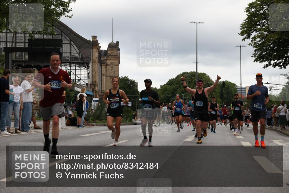 29.06.2025 - hella hamburg halbmarathon Yannick Fuchs http://msf.ph/oto/8342484 29.06.2025 10:52:16 20KM 1319, 1595, 1833, 2159, 2250, 2488, 2619, 2656, 2840, 2996, 3251, 3859, 4319, 4502, 4550, 4708, 4767, 5277, 5341, 5675, 5926, 6104, 6138, 6147, 6592, 7082, 7189, 7856, 8089, 8322, 8585, 9230, 9316, 10020, 10268, 10319, 10518, 10703, 10788, 11394, 11605, 11645, 11846, 12378, 12495, 12585, 12734, 12879, 13287, 13512, 13654, 13694, 13816, 13880, 14266, 14673, 15197, 15434, 15527, 16189, 16531, 17405, 17531, 17827, 18180, 18492, 18587, 18727, 18985 meine-sportfotos.de