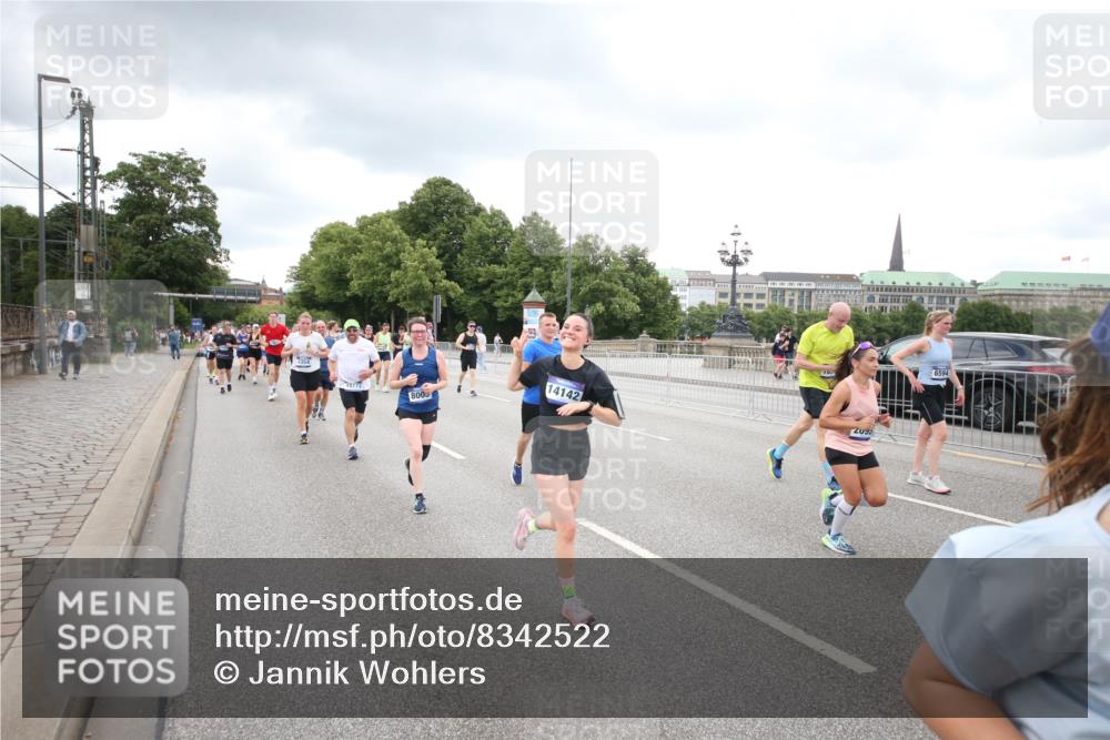 29.06.2025 - hella hamburg halbmarathon Jannik Wohlers http://msf.ph/oto/8342522 29.06.2025 10:55:46 Lombardsbrücke 1738, 1909, 2095, 2793, 3257, 3268, 4083, 4354, 4473, 4836, 5306, 5580, 5757, 5994, 6494, 6968, 7025, 7028, 7616, 8005, 8305, 8517, 9435, 9606, 9838, 9948, 9953, 10640, 10740, 10784, 10987, 11298, 11862, 11863, 12267, 12295, 12296, 12551, 13055, 13395, 13405, 13627, 13965, 14142, 14221, 14280, 14281, 15103, 15173, 15199, 15272, 15443, 15696, 15699, 16413, 16655, 16960, 17084, 17398, 17649, 17673, 18329, 18349, 19228 meine-sportfotos.de