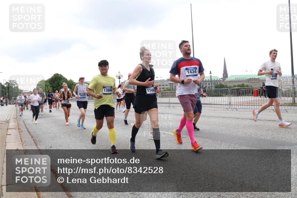 29.06.2025 - hella hamburg halbmarathon Lena Gebhardt http://msf.ph/oto/8342528 29.06.2025 10:47:45 Lombardsbrücke 13898, 11458, 5621, 17216, 1434, 8550, 1045, 1246, 1392, 1434, 1463, 1523, 1618, 1639, 1704, 1926, 2148, 2163, 2197, 2407, 2491, 2545, 2704, 2790, 2882, 2994, 3049, 3339, 4037, 4325, 4423, 4806, 4856, 4895, 4974, 4975, 5621, 5622, 5886, 5895, 6255, 6256, 6995, 7240, 7403, 7427, 7630, 7631, 7916, 7970, 8077, 8105, 8270, 8310, 8550, 8774, 8915, 8953, 9018, 9356, 9687, 9696, 9697, 10658, 10777, 10794, 10991, 11351, 11458, 11730, 11738, 11802, 11909, 12431 meine-sportfotos.de