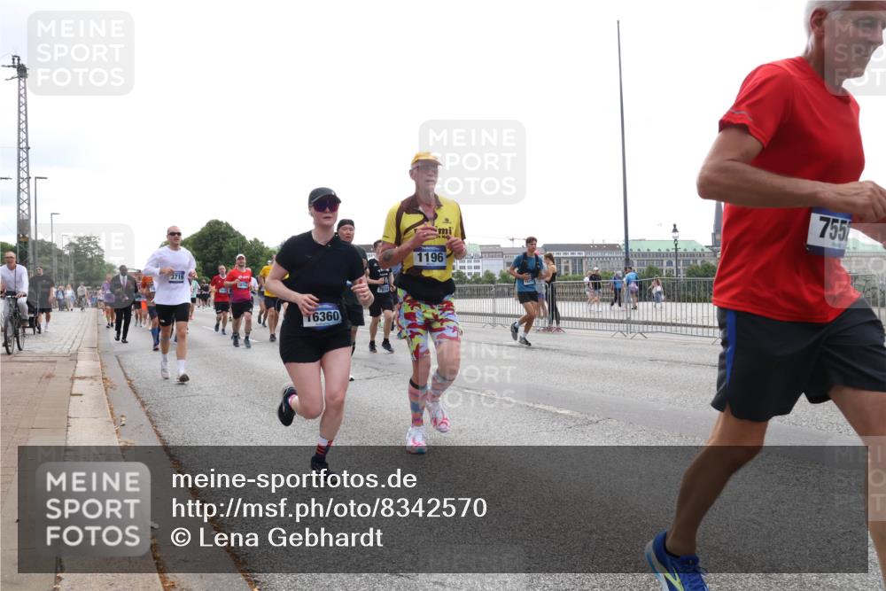 29.06.2025 - hella hamburg halbmarathon Lena Gebhardt http://msf.ph/oto/8342570 29.06.2025 10:38:18 Lombardsbrücke 3716, 16360, 7914, 1196, 755, 1196, 1394, 1457, 1578, 1596, 1721, 1742, 1791, 1799, 1901, 1966, 1985, 2113, 2151, 2498, 2786, 3010, 3094, 3095, 3216, 3242, 3246, 3286, 3338, 3635, 3636, 3716, 3777, 3841, 3880, 4139, 4155, 4159, 4414, 4883, 4921, 5085, 5089, 5139, 5155, 5300, 5617, 5684, 5713, 5735, 6199, 6200, 6362, 6697, 6751, 6930, 7117, 7118, 7148, 7165, 7244, 7371, 7552, 7561, 7629, 7692, 7696, 7868, 7914, 8985, 10836, 11087, 11543 meine-sportfotos.de